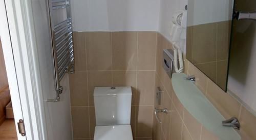 The Churchill Court 3*